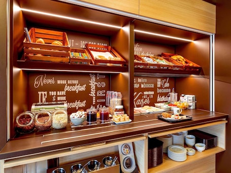 お食事. B&B ホテル ボーフム ハルネ