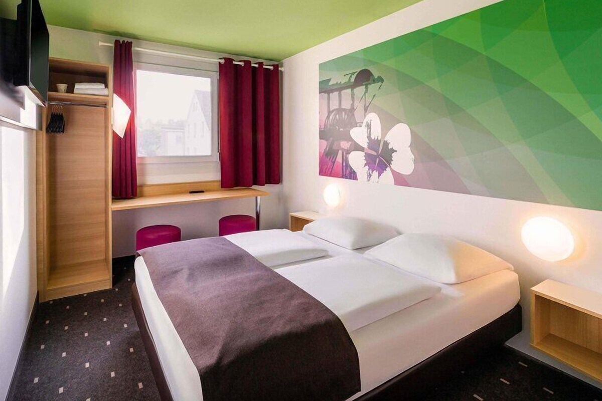 Double Room | Meja, kalis bunyi, Wi-fi percuma, cadar katil 