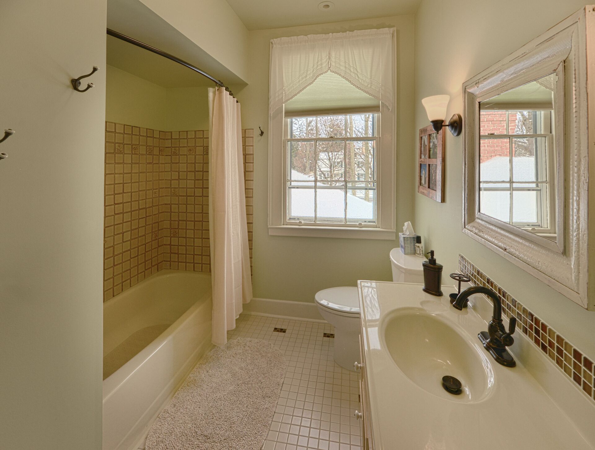 The Muir - Exclusive Ensuite, Garden View