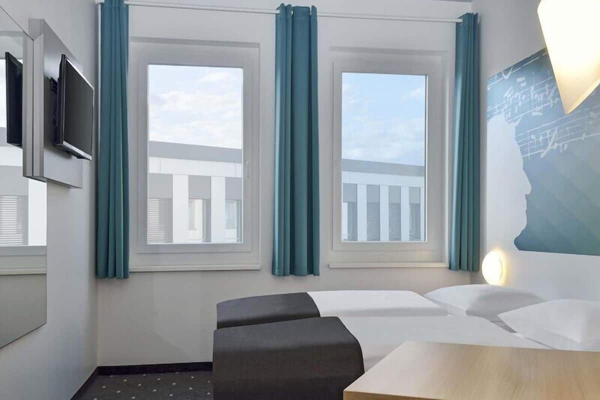 Double Room | Desk, soundproofing, free WiFi, bed sheets