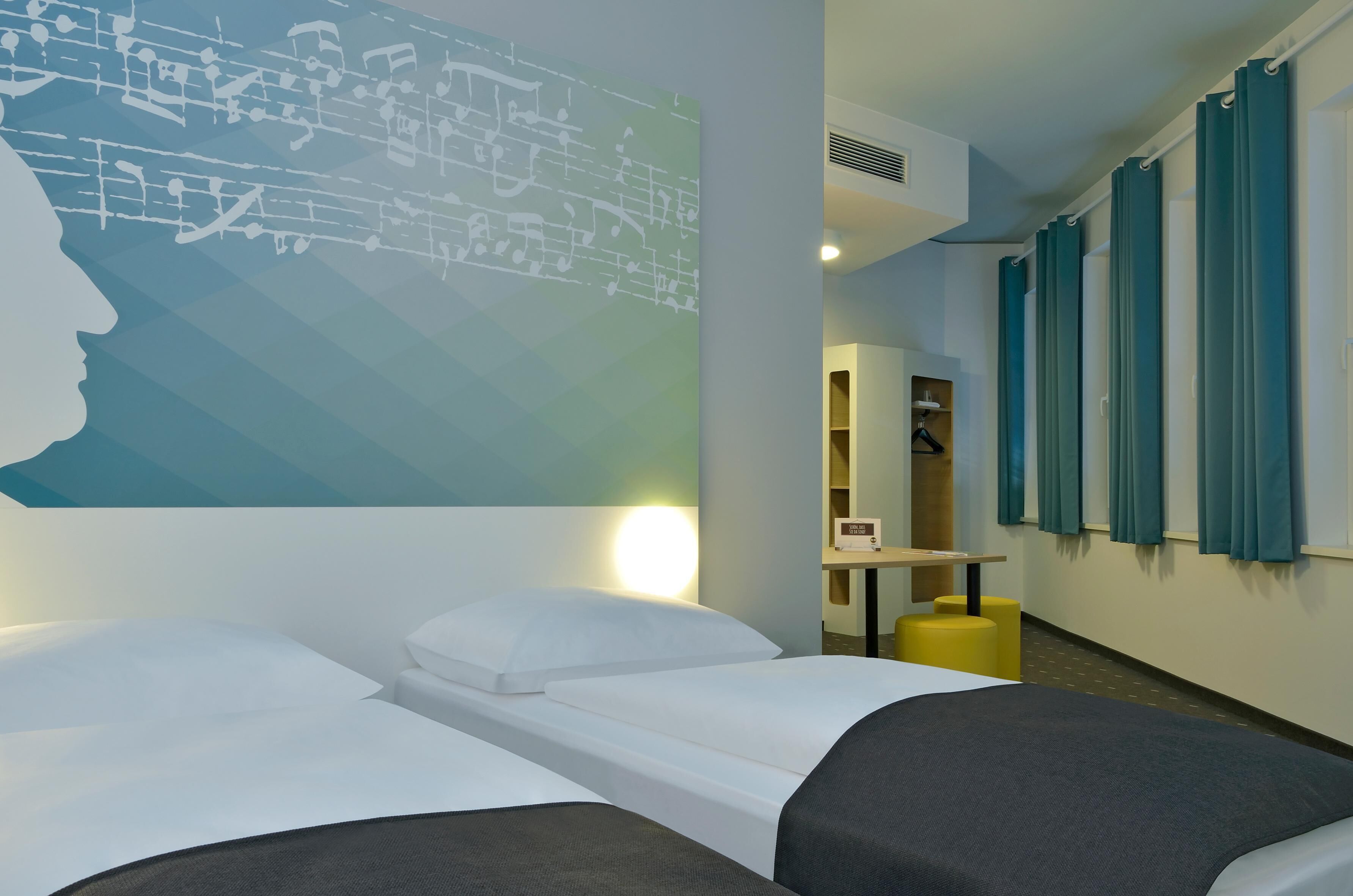 Zweibettzimmer | Schreibtisch, schallisolierte Zimmer, kostenloses WLAN, Bettwäsche