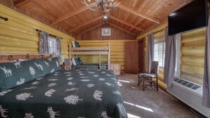 1 bedroom - Ashton Historic Log Cabins 7 (Ashton)
