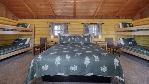 1 bedroom - Ashton Historic Log Cabins 7 (Ashton)
