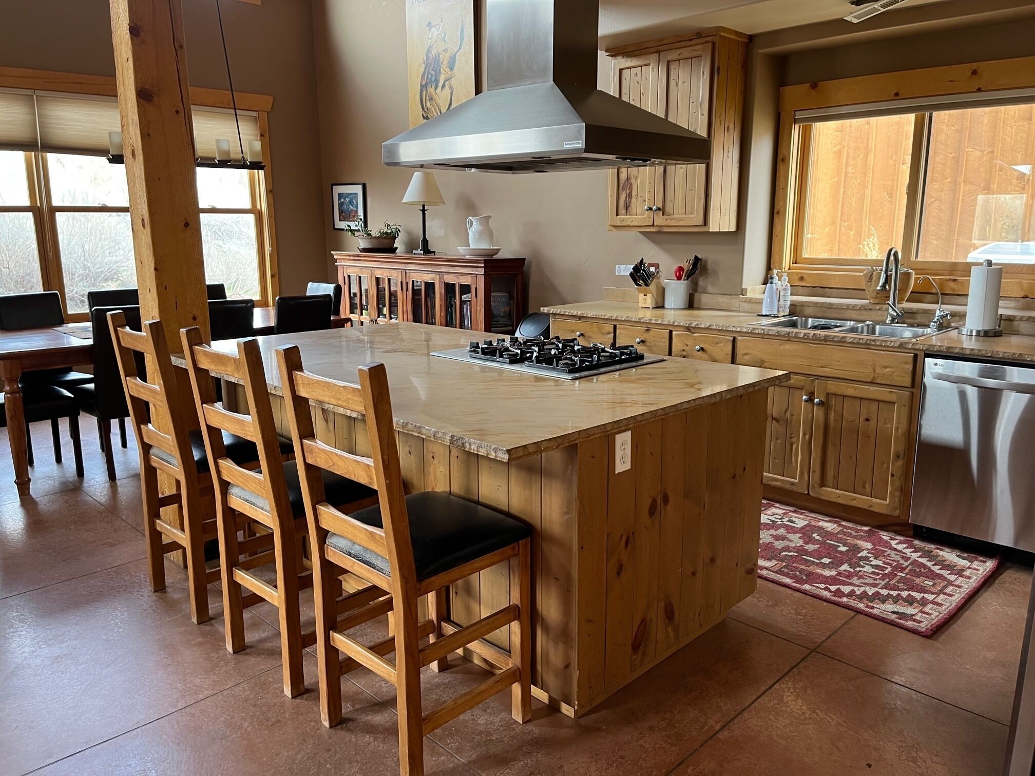 Coyote Run - Moab Rustic Retreat- Private Hot Tub-Fireplace