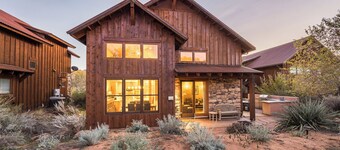 Coyote Run - Moab Rustic Retreat- Private Hot Tub-Fireplace