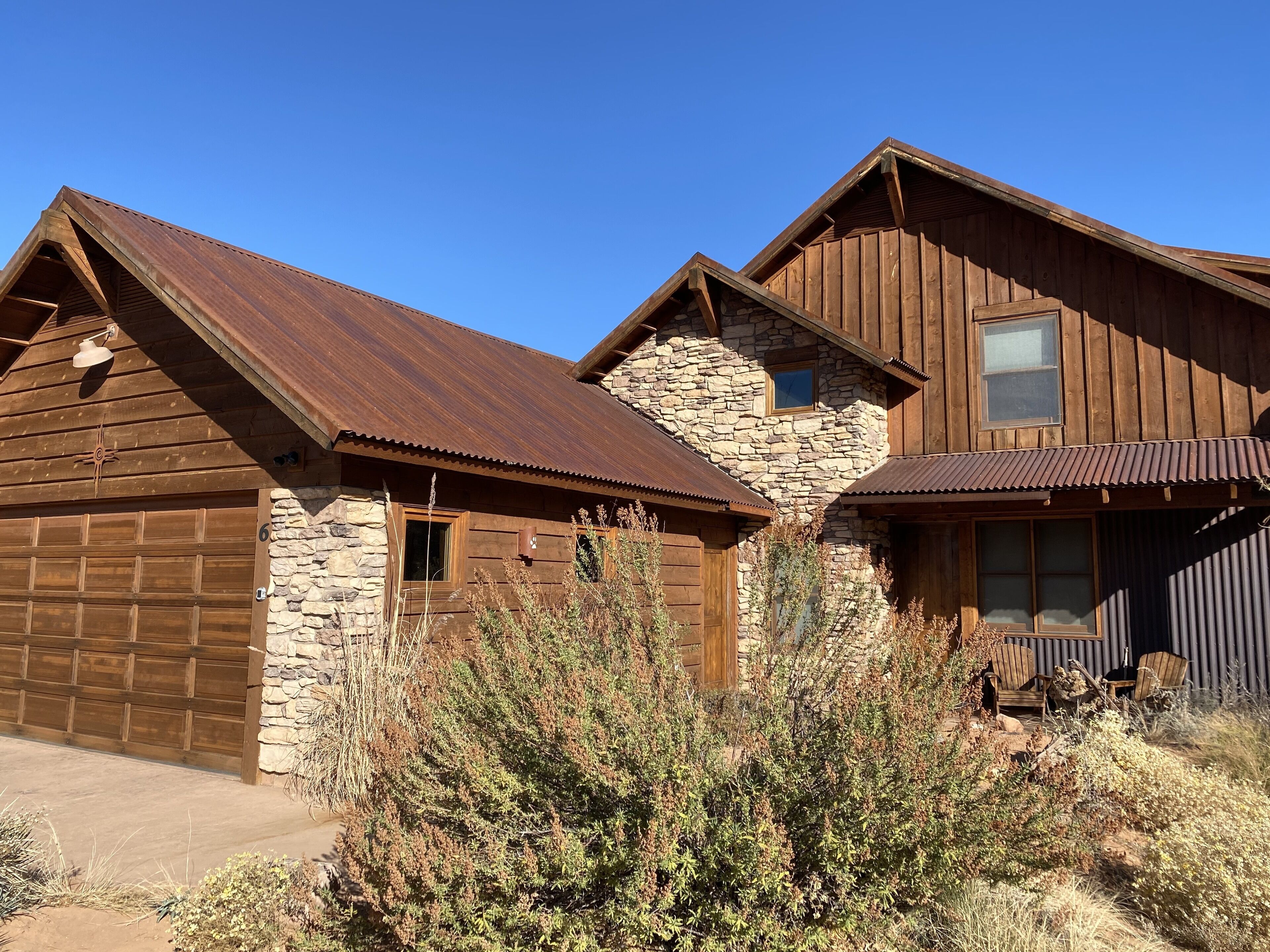 Coyote Run - Moab Rustic Retreat- Private Hot Tub-Fireplace
