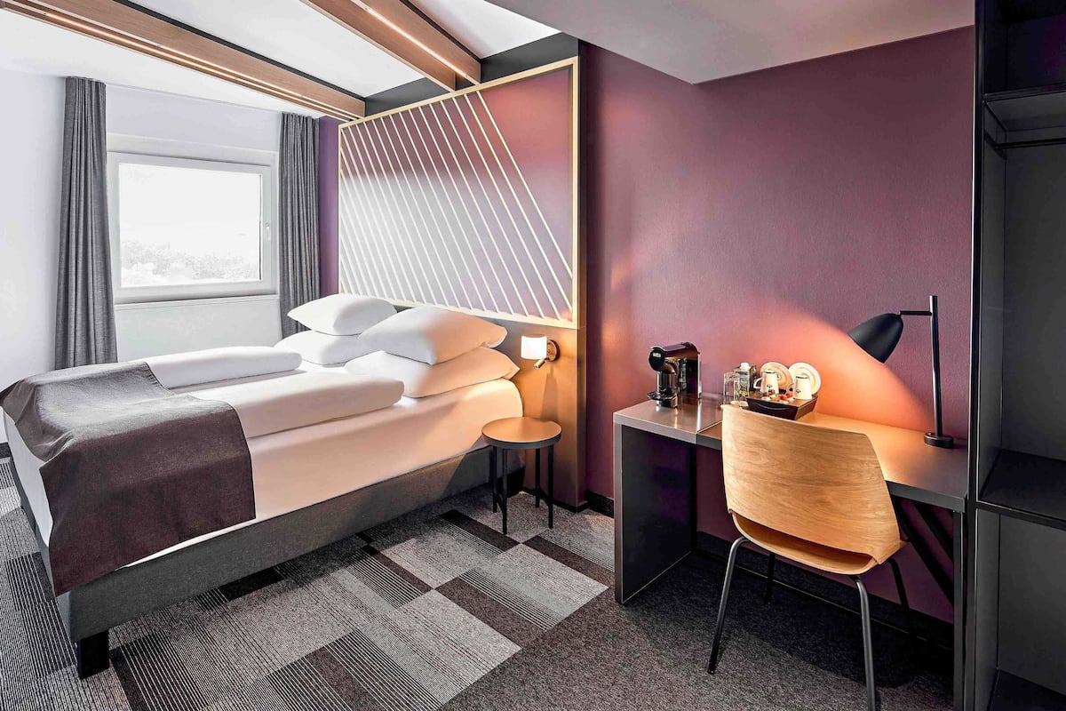 Quarto casal premium | Escrivaninha, quartos à prova de som, Wi-Fi de cortesia, roupa de cama