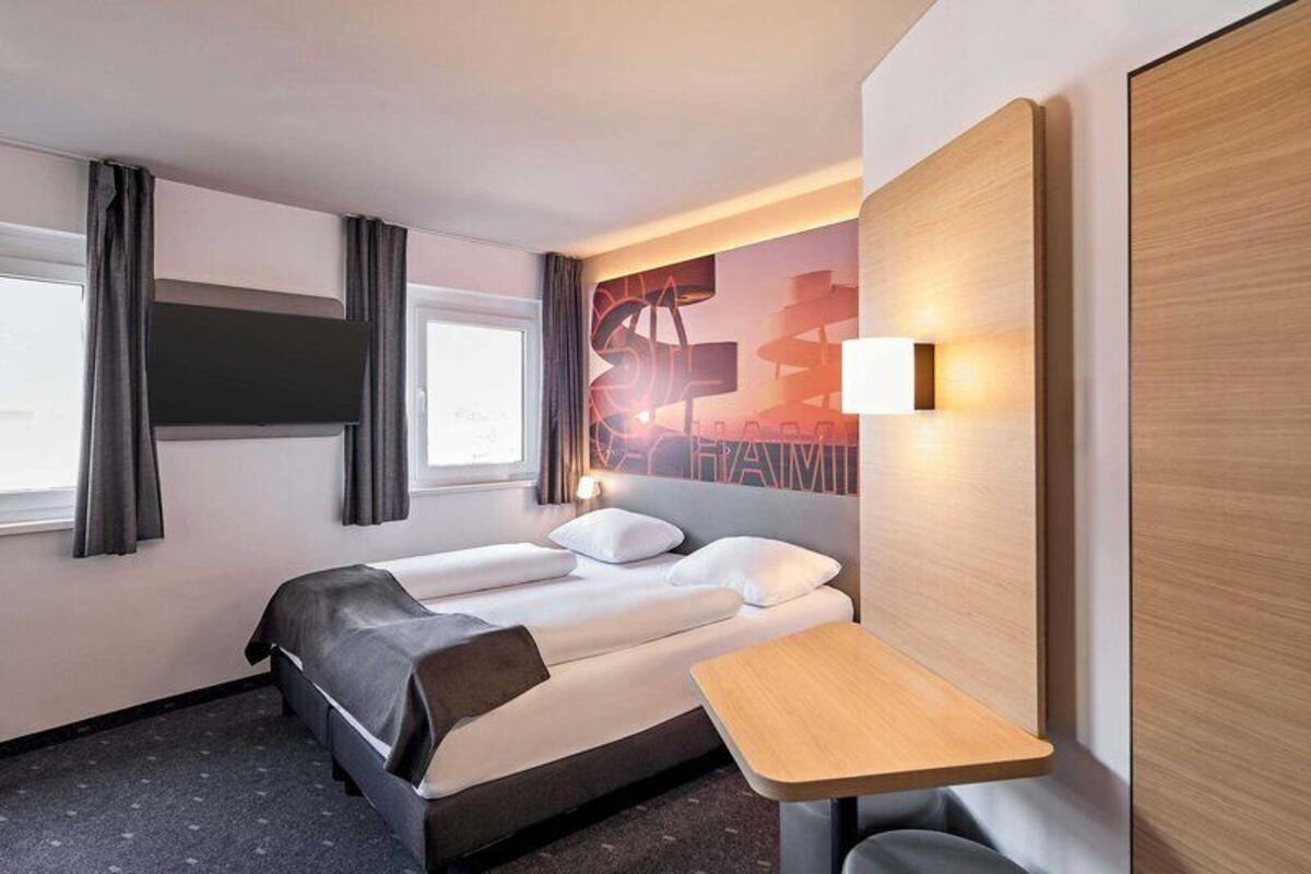 Quadruple Room | Desk, soundproofing, WiFi (free), bed sheets