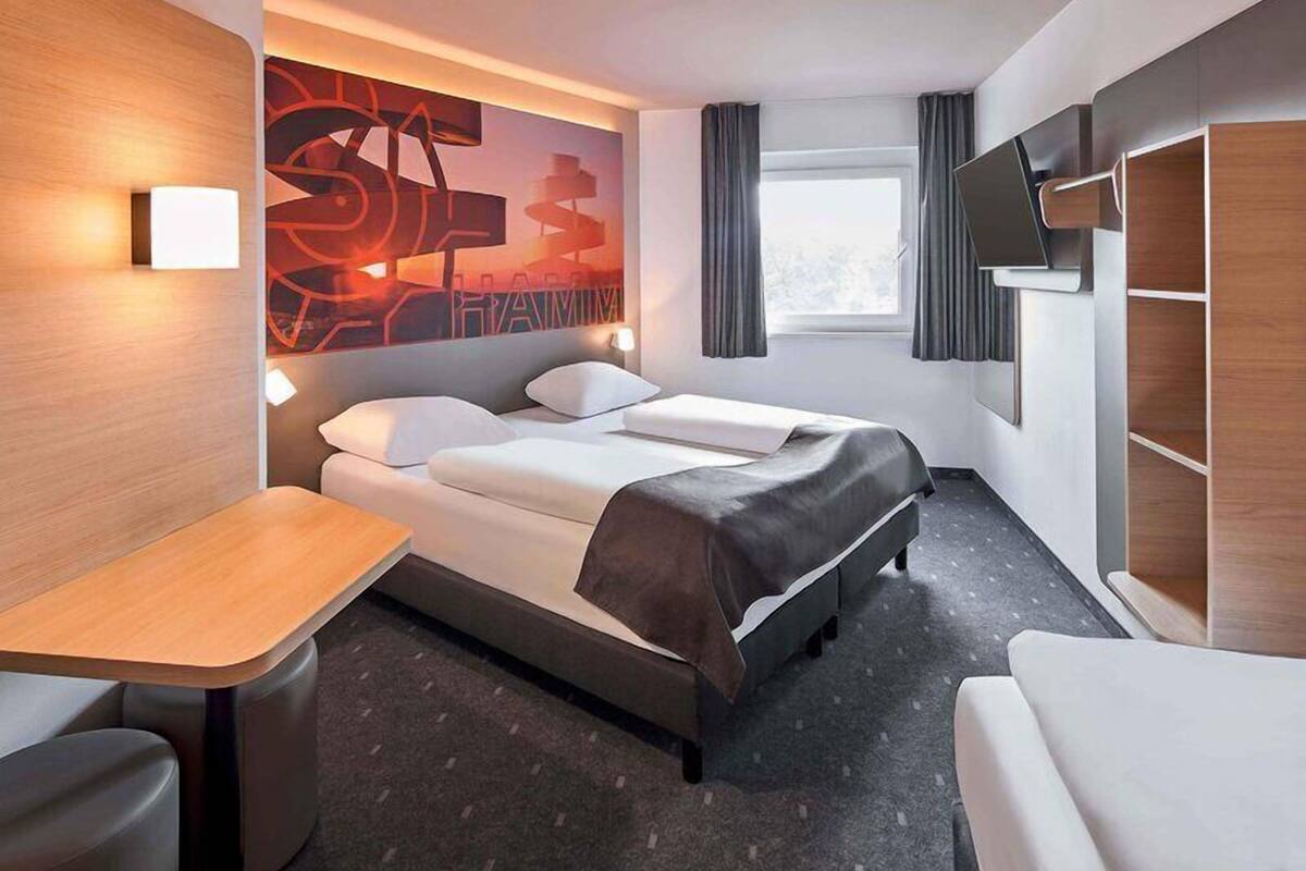 Triple Room | Desk, soundproofing, WiFi (free), bed sheets