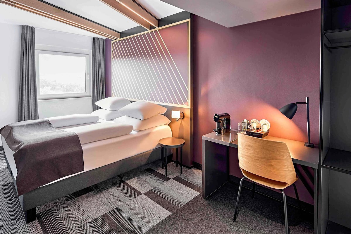 Quarto casal premium | Escrivaninha, quartos à prova de som, Wi-Fi de cortesia, roupa de cama