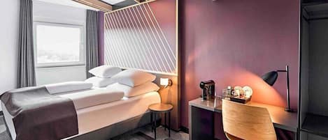Escritorio, insonorización, wifi gratis y ropa de cama