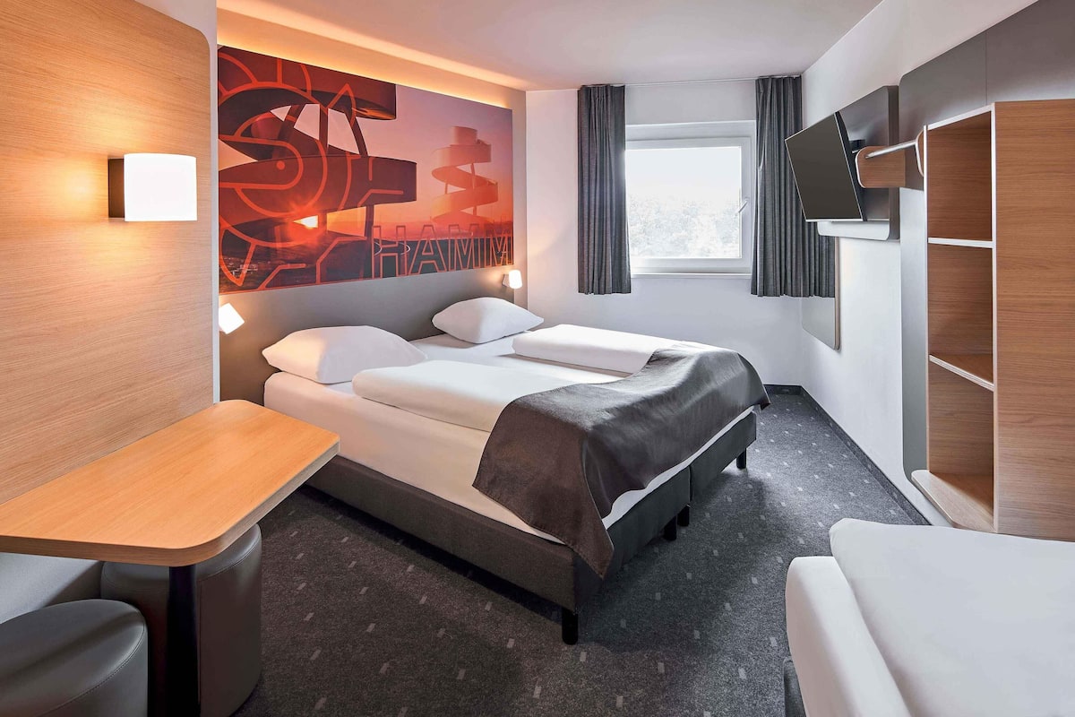 Quarto triplo | Escrivaninha, quartos à prova de som, Wi-Fi de cortesia, roupa de cama