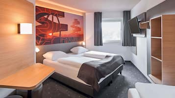 Dreibettzimmer | Schreibtisch, schallisolierte Zimmer, kostenloses WLAN, Bettwäsche