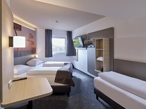 Triple Room | 1 bedroom, desk, soundproofing, free WiFi