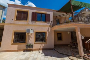 Exterior - Holiday home mit Pool (Bribir)