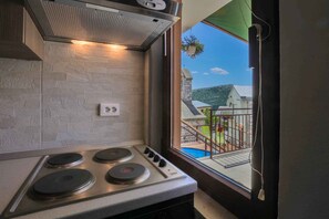 Fridge, microwave, oven, stovetop - Holiday home mit Pool (Bribir)