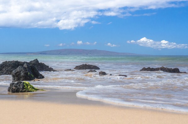 Beach nearby, sun loungers, beach towels