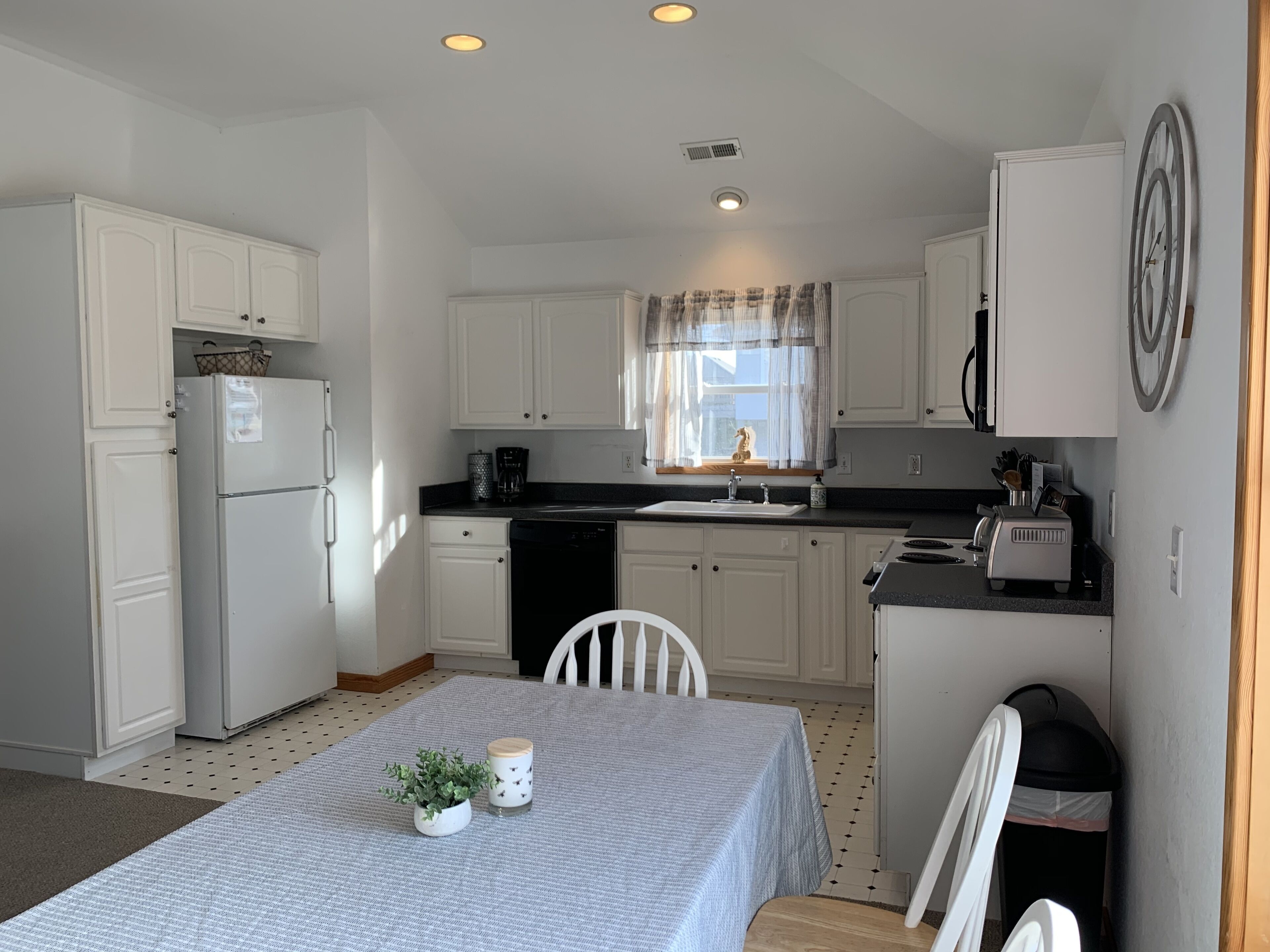 Nature-inspired family beach home - 4 bed, 4 full bath