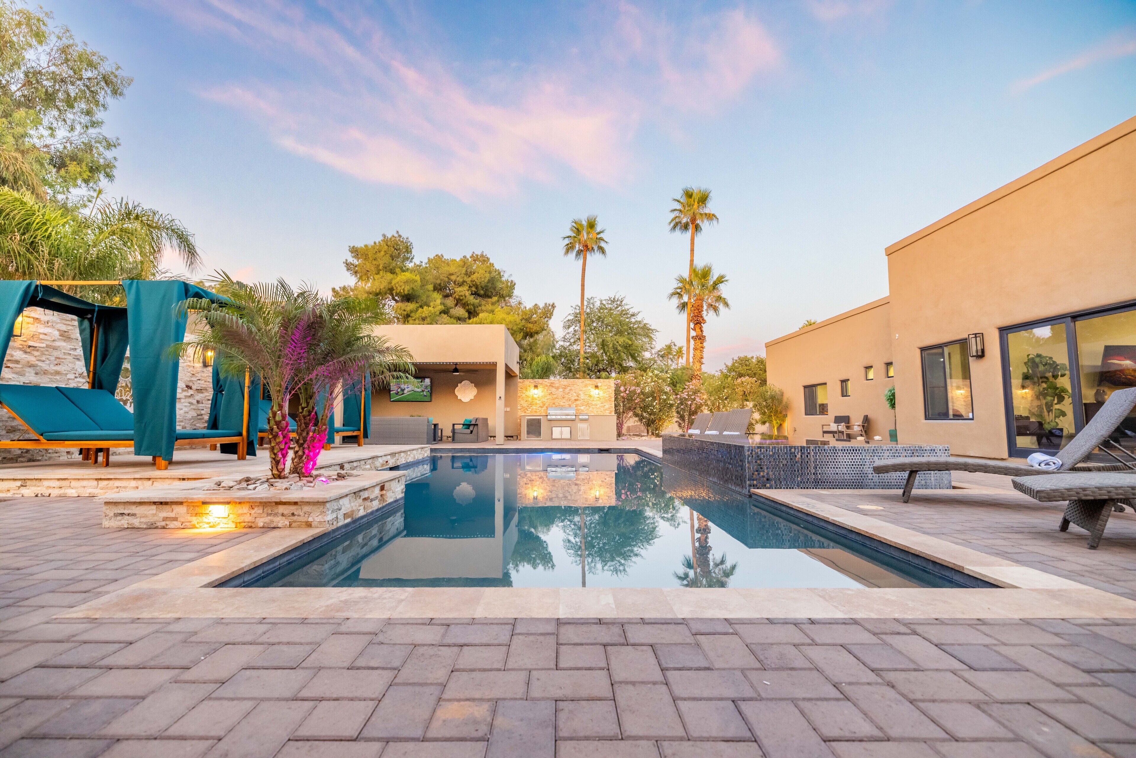 Luxury 7BR 6.5BA Hózhó Home on Cactus Ave