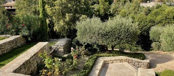 Architect-designed house with pool, exceptional view of Uzès, 350m town center