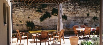 Architect-designed house with pool, exceptional view of Uzès, 350m town center