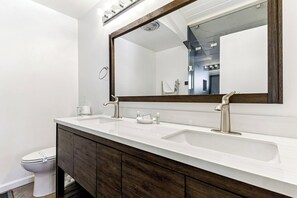 Unclassified image, 4 of 37, button