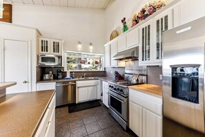 Unclassified image, 3 of 37, button