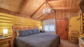 1 bedroom - Ashton Historic Log Cabin 9 (Ashton)