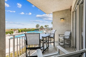 Property grounds - 3103 SeaCrest~ Unbeatable Oceanfront Family Vacation Rental (Hilton Head Island)