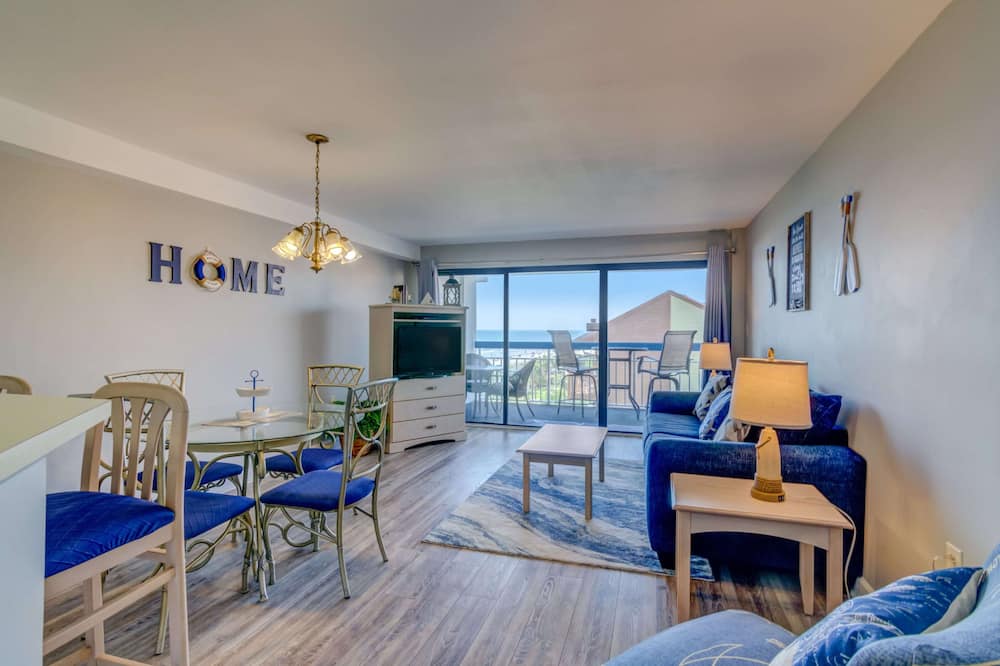 Beautiful Ocean View King Suite + Official On-Site Rental Privileges