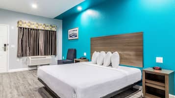 Room, 1 King Bed, Accessible, Non Smoking | Room amenity