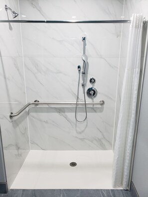 Room, 2 Queen Beds, Accessible, Non Smoking | Bathroom | Free toiletries, hair dryer, towels, soap - Scottish Inns & Suites Kingwood (Kingwood)