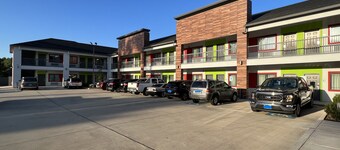 โรงแรม Americas Best Value Inn & Suites Kingwood IAH Airport