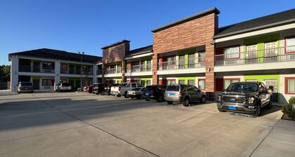 Americas Best Value Inn & Suites Kingwood IAH Airport