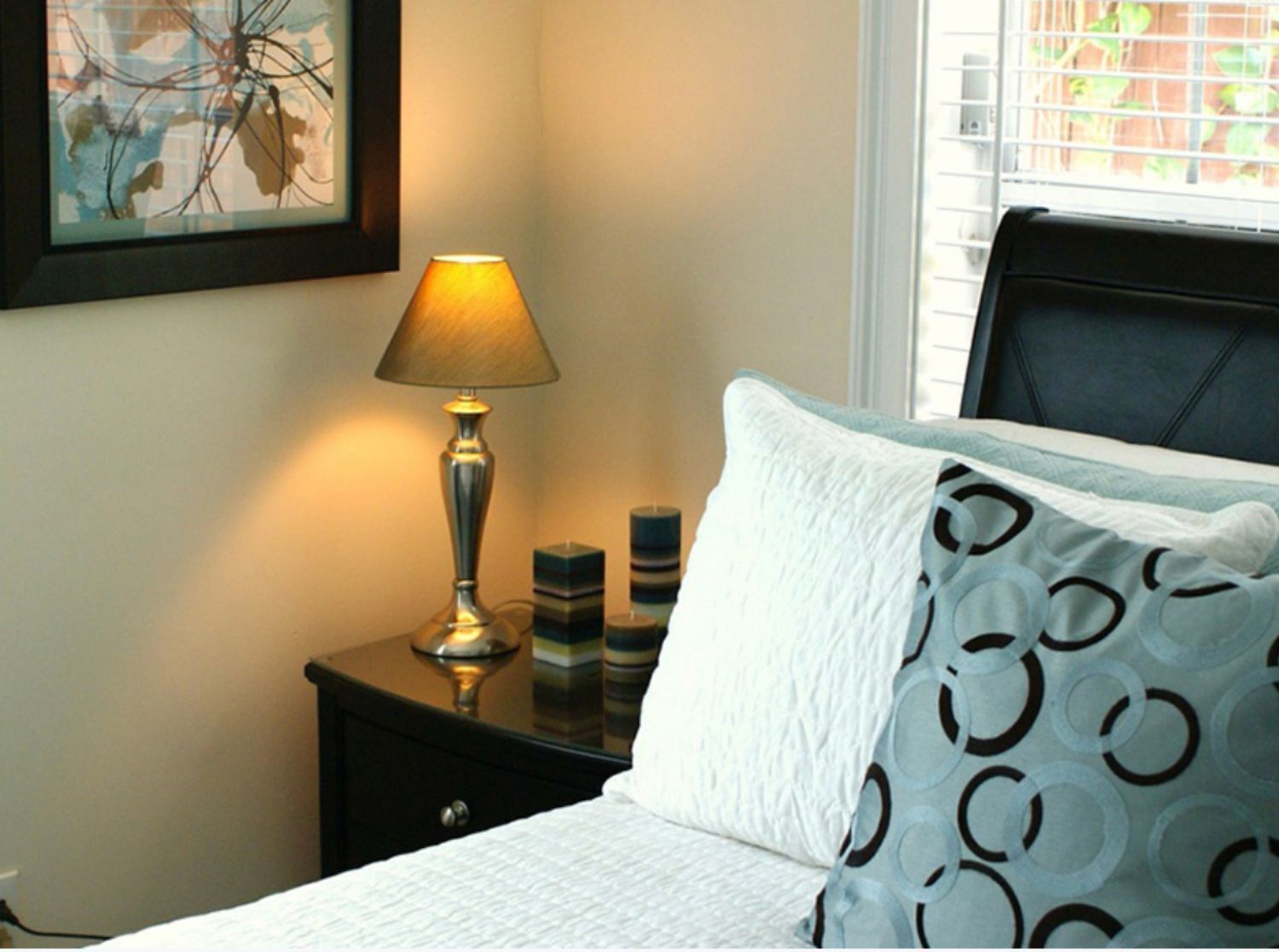 Queen Suite Ensuite with Pool View at Island Sands Inn