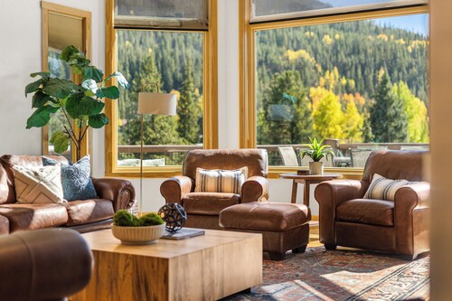 Luxury Keystone Riverfront House w/ Hot tub, Mountain Views, Golf & Ski Access