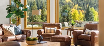 Luxury Keystone Riverfront House w/ Hot tub, Mountain Views, Golf & Ski Access