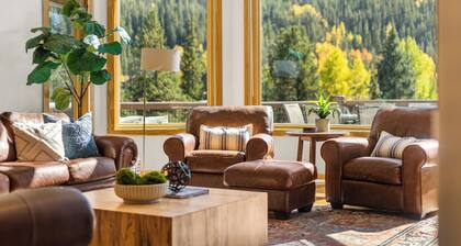Luxury Keystone Riverfront House w/ Hot tub, Mountain Views, Golf & Ski Access