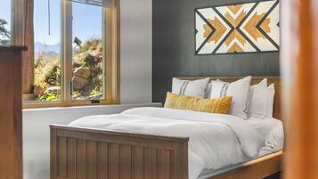 4 bedrooms, iron/ironing board, WiFi, bed sheets