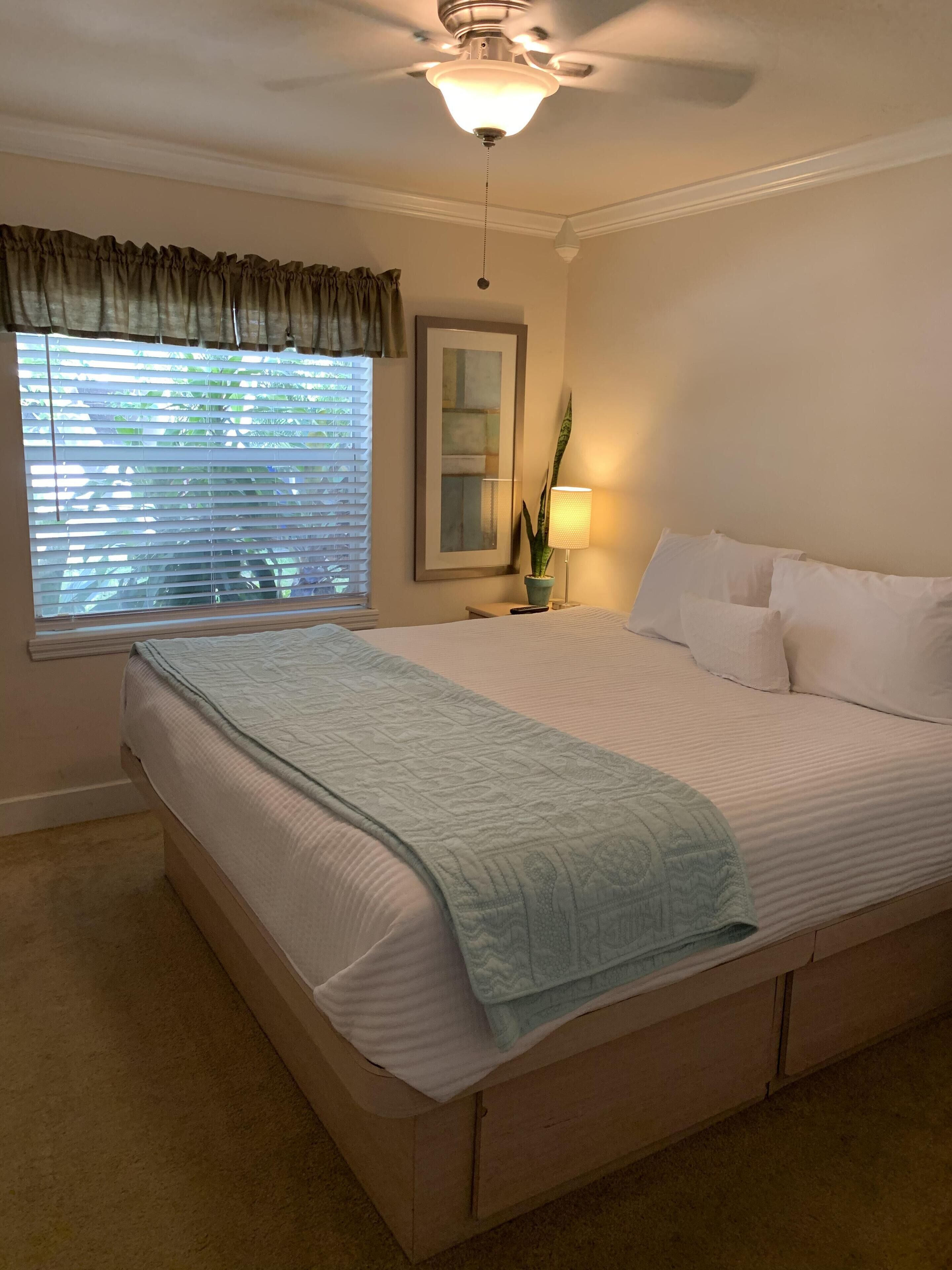 Hostel Room - Community Shared Bathroom