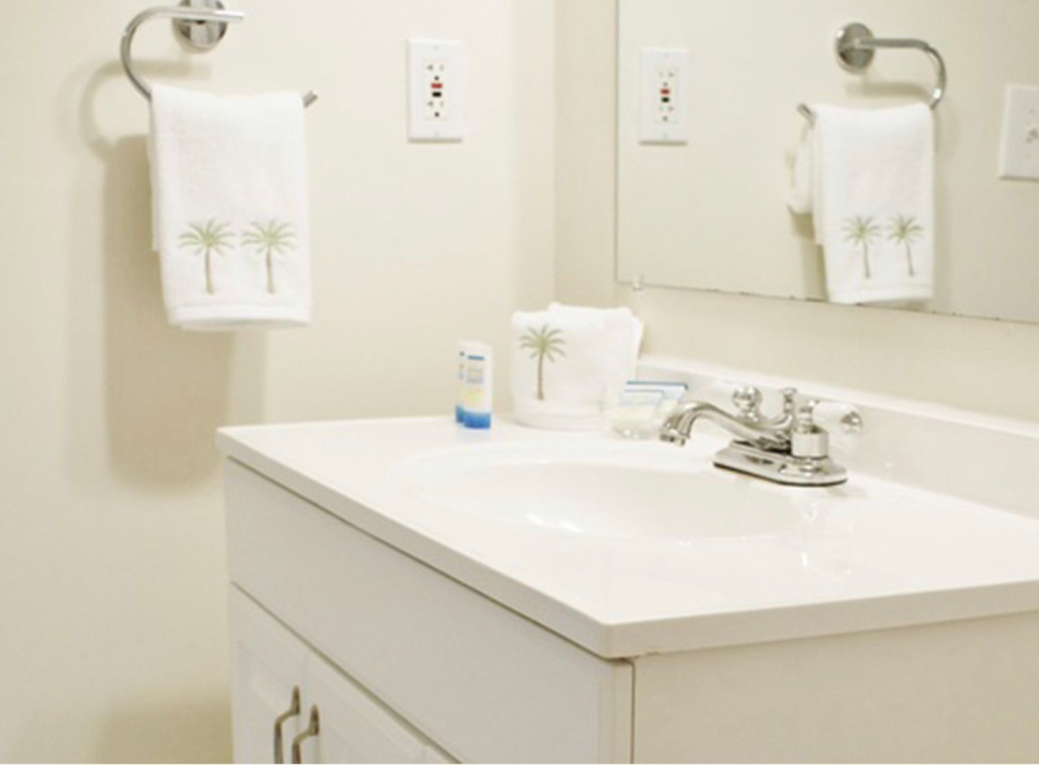 Hostel Room - Community Shared Bathroom