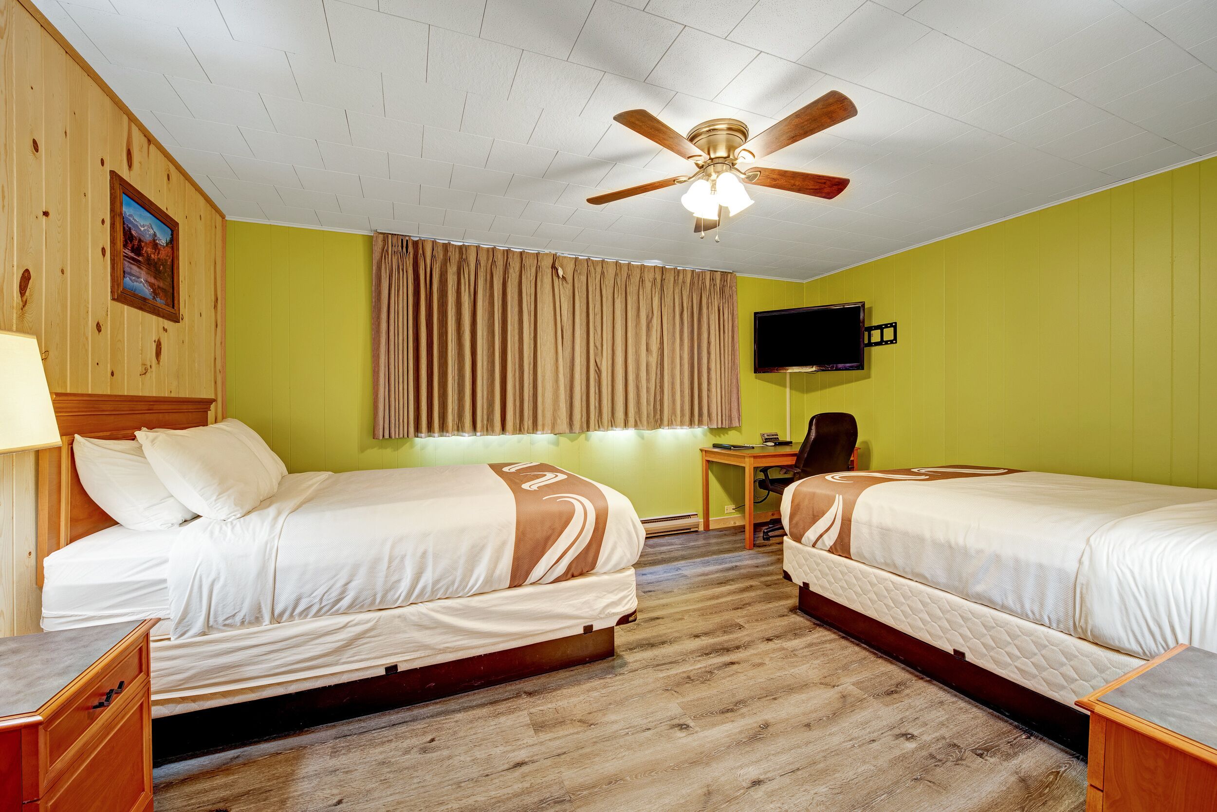 Two Queen Beds Non Smoking at Four Seasons Lodge