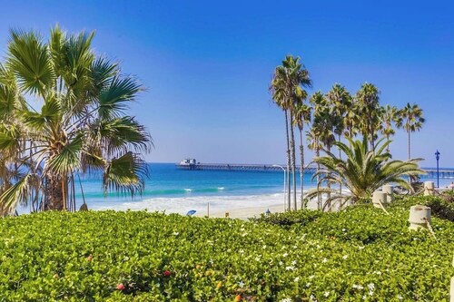 Oceanfront Condo • Walk to Pier