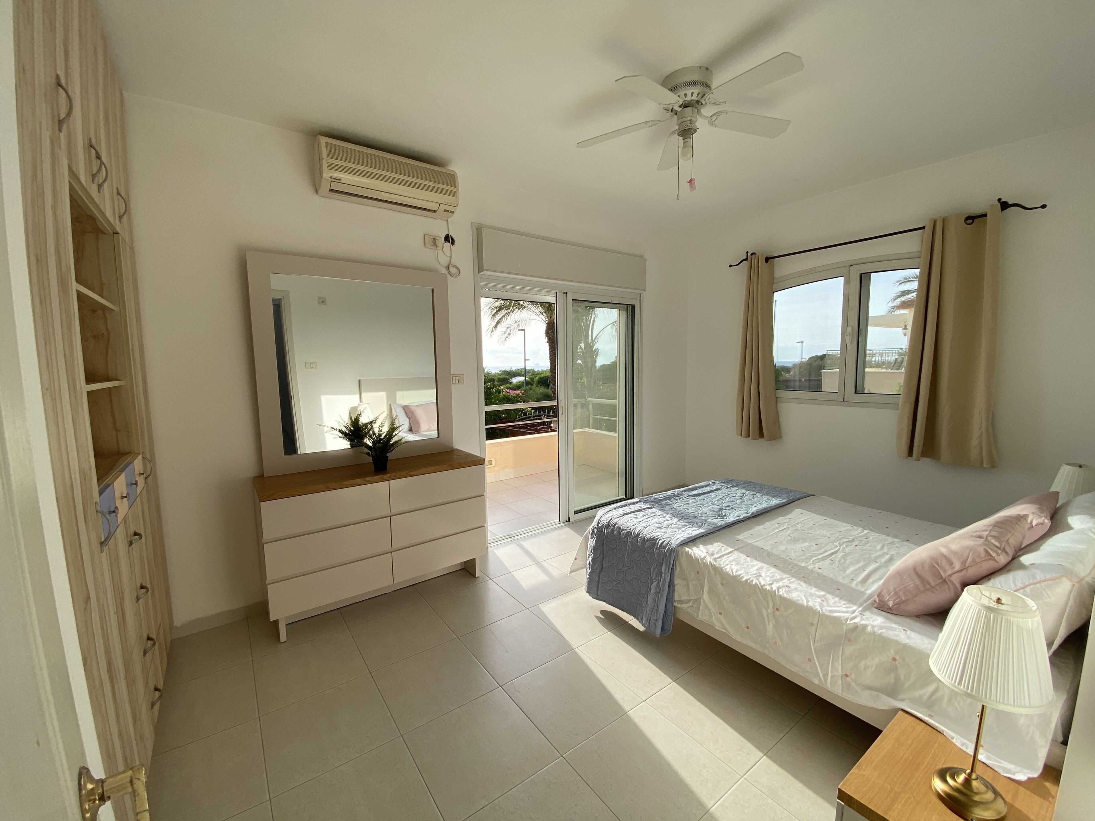 5 chambres, fer et planche à repasser, Wi-Fi, draps fournis