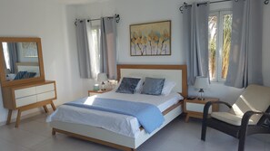 5 bedrooms, iron/ironing board, WiFi, bed sheets