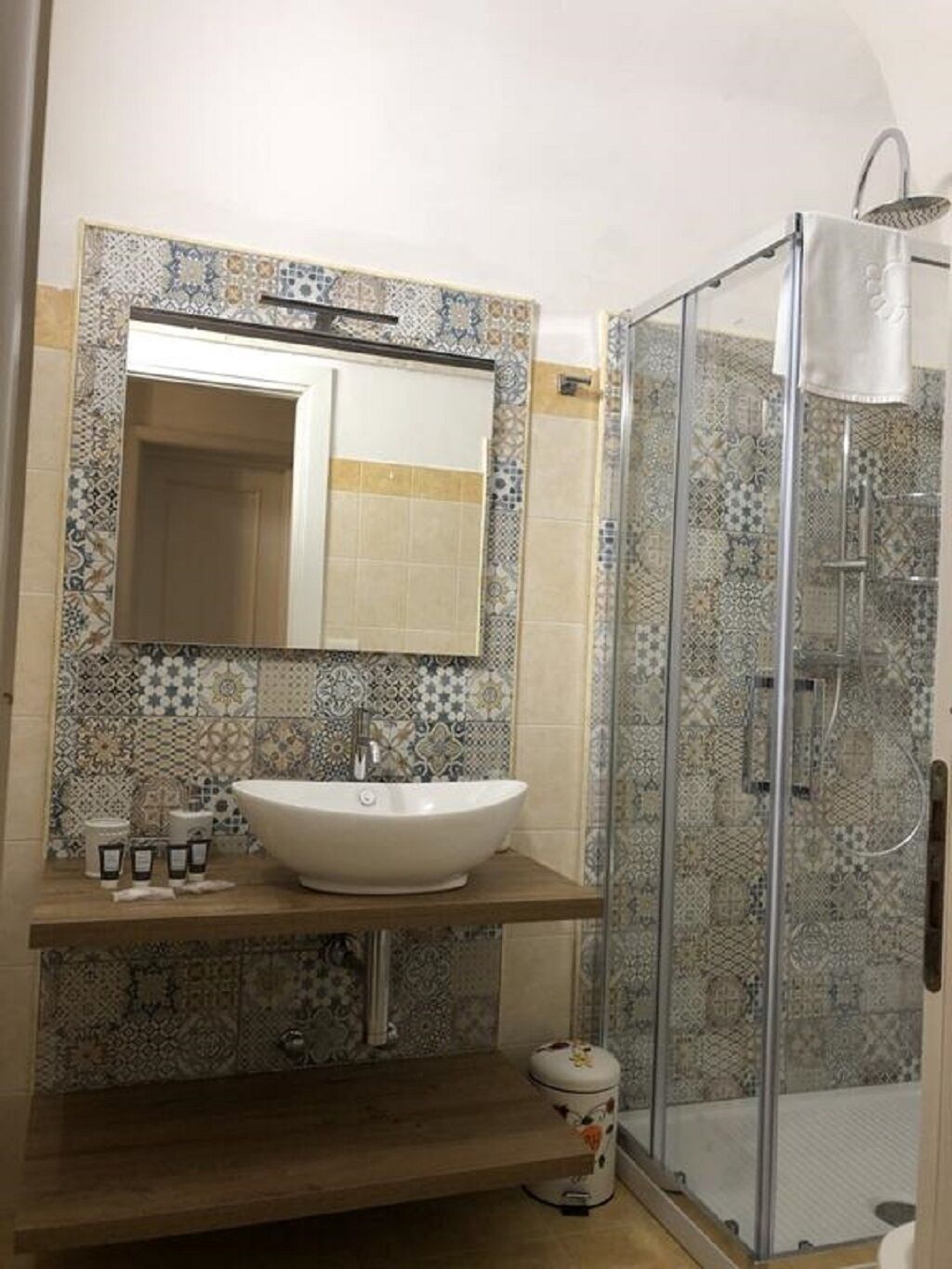 Dusche, Haartrockner, Bidet, Handtücher