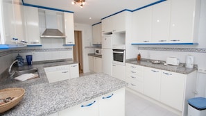 Refrigerador, microondas, horno y lavavajillas