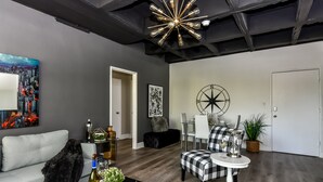 Apartamento premium | Opções para refeição no quarto