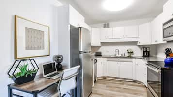 Elite Apartment | Private kitchen | Fridge, microwave, oven, stovetop