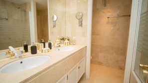 Shower, towels